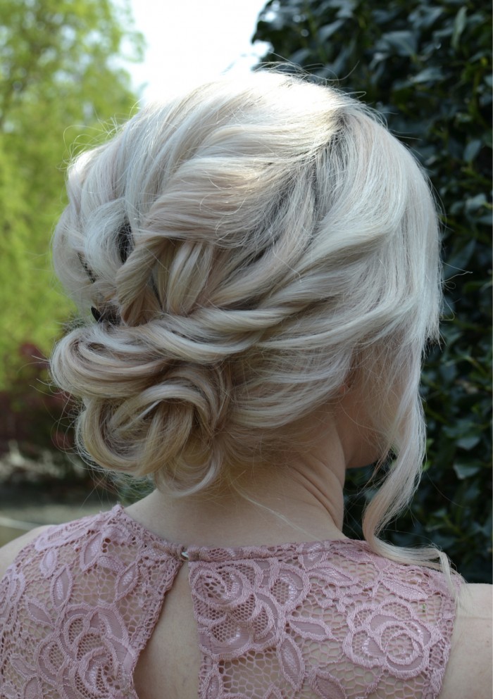 WEDDING_HAIR_UP